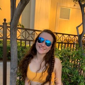 Meet your Posher, Taron